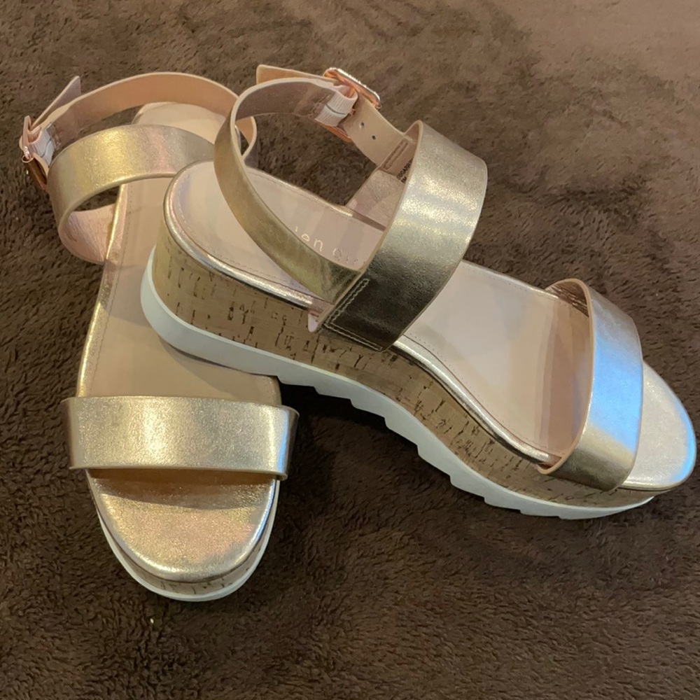 Madden Girl Sugarr Wedge Sandal, Rose Gold, Sz 8